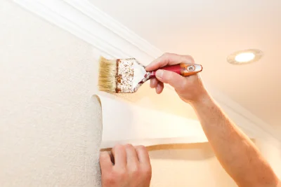 Pose de papier peint à Saffais — revêtements muraux et toiles de verre